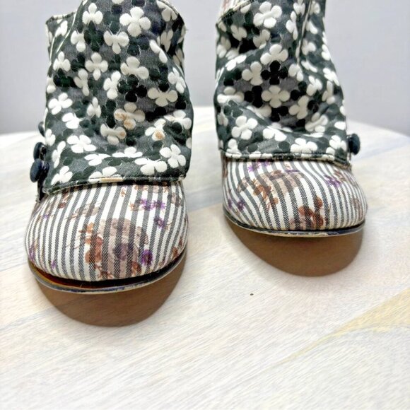 Irregular Choice Heels. Size 6.5 Black/ White/ Flowers - Picture 6 of 8